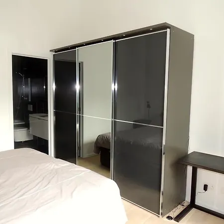 アパートホテル Chambon Suites 2*