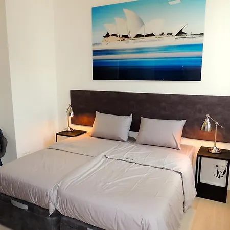 Aparthotel Chambon Suites 2*