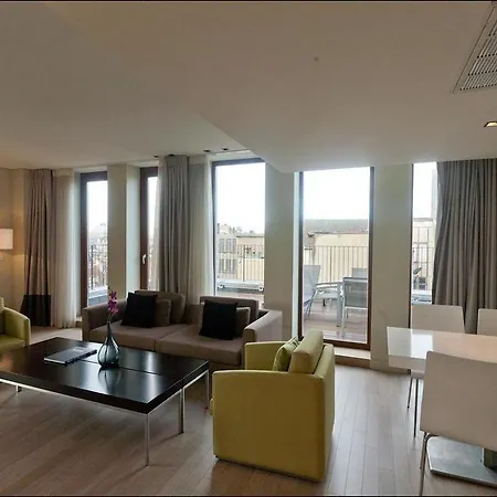 B-aparthotel Grand Place מלון דירות