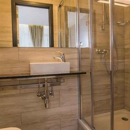 Agora Grand Place Hotel 3*