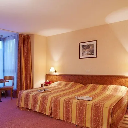 Отель Hotel Brussels Брюссель