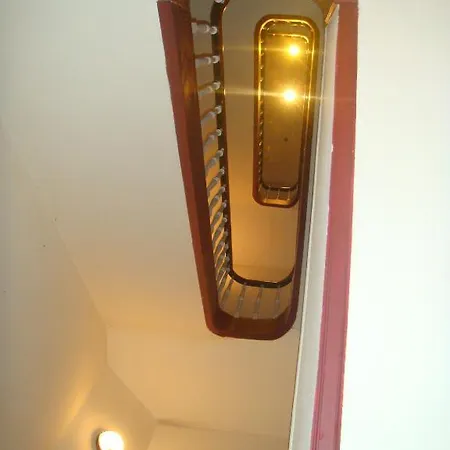 Appart hôtel Appart-hôtel Maison De La Lune - Petite D'etterbeek 3*