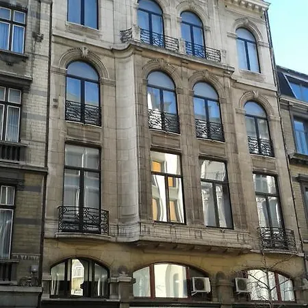 3 Bedroom Penthouse Apartment *