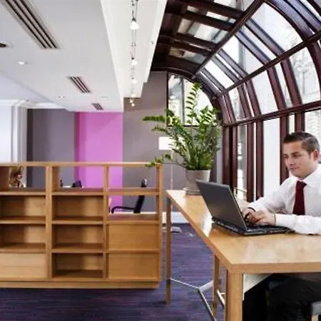 Pentahotel Centre Hotell 4*