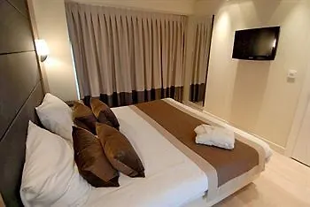 B-aparthotel Grand Place מלון דירות 4*