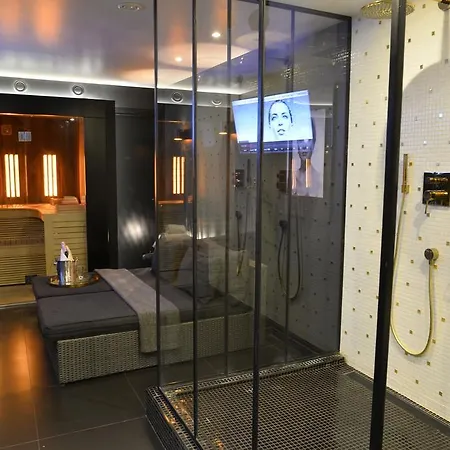 Avec Jacuzzi Sauna Privatif Apartman *