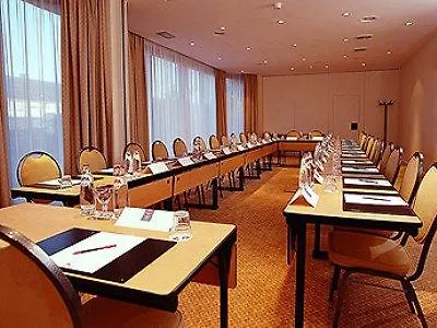 Mercure Airport 3*