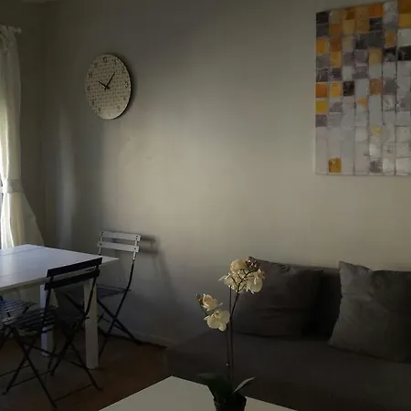 Central Yellow Apartment Bryssel