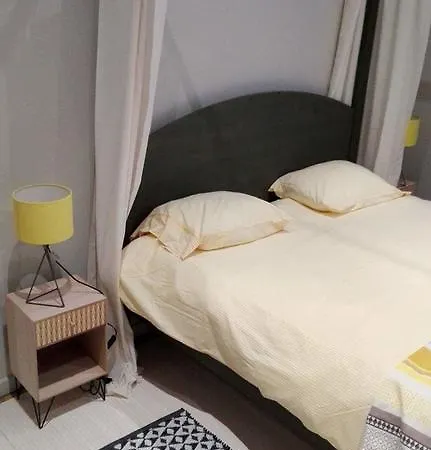 Yellow * بروكسل