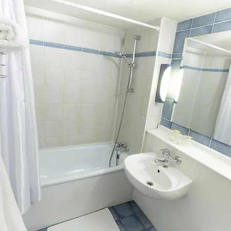 Hotel Campanile Drogenbos 3*