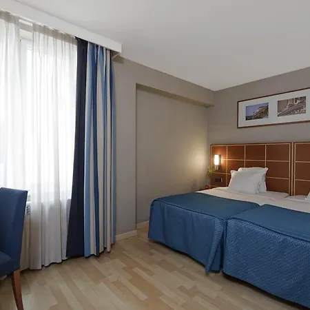 Catalonia Grand Place 酒店 4*