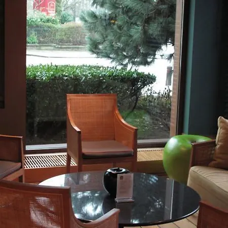 322 Lambermont Hotel