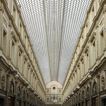 Des Galeries Брюссель