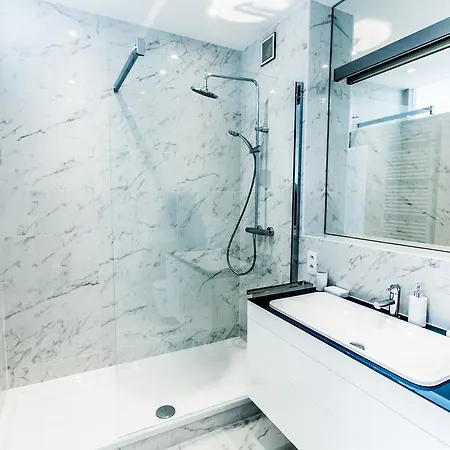 Apartment 3 Bedrooms Penthouse/ Terrace Louise *