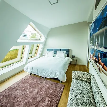 Апартаменты 3 Bedrooms Penthouse/ Terrace Louise