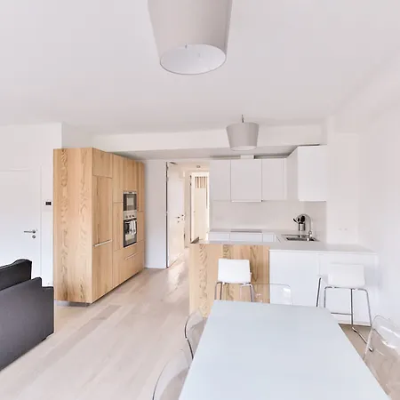 Louise Vleurgat Apartment *