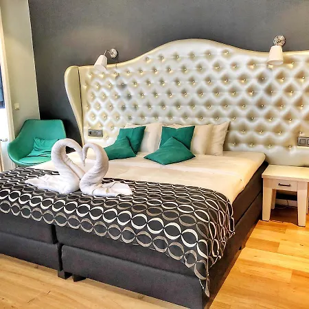 Le Manoir Guest house *