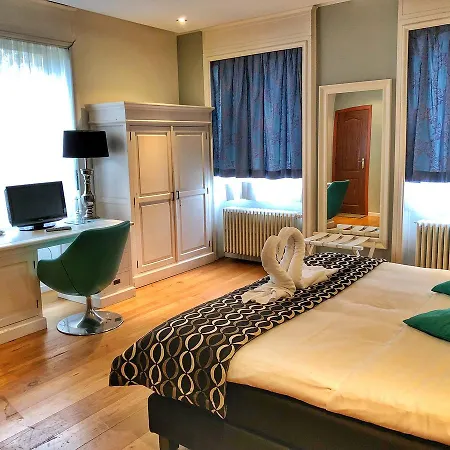 Le Manoir Guest house *