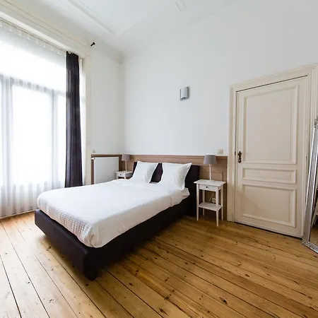 Urban Eu Aparthotel 2*