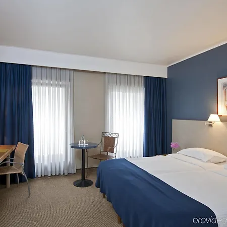 萨布隆9号酒店 酒店