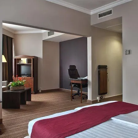 Hotel Nh Carrefour De L'europe 4*