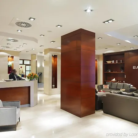 Catalonia Grand Place 酒店 4*