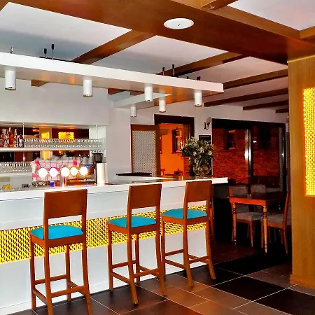 Fly Lounge Nocleg ze śniadaniem 3*