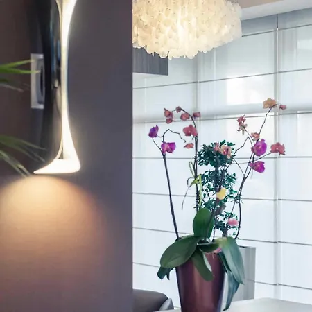 Hotel Mercure Centre Midi 4*