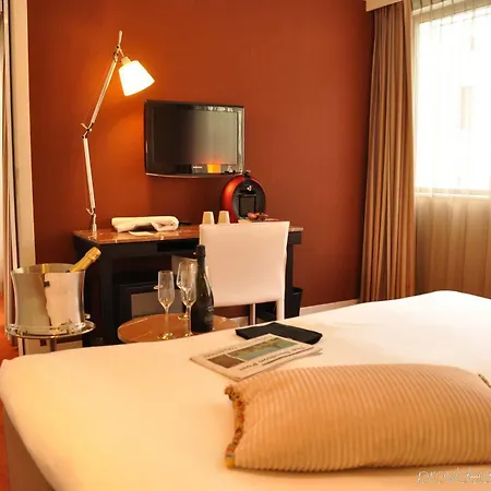 Pillows Centre 4*