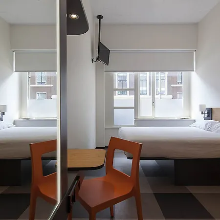 Отель Easyhotel Centre 3*