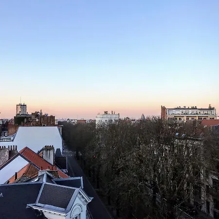 1 Bedroom Near Louise/chatelain