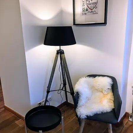 1 Bedroom Near Louise/chatelain Apartamento