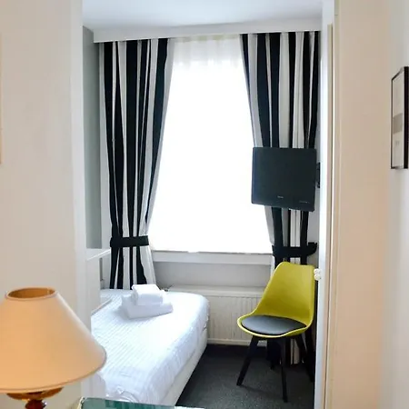 Madeleine Budget Grand Place Hotel *