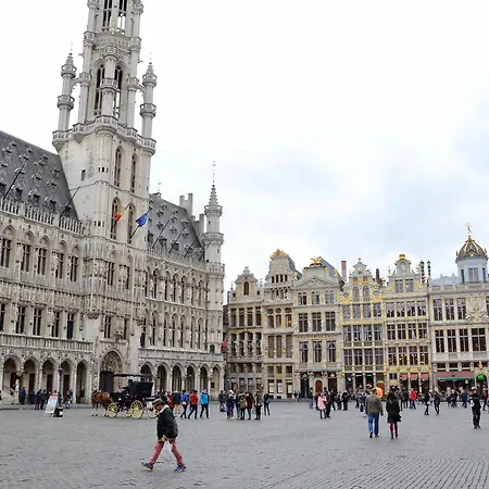 Madeleine Budget Grand Place Brussels
