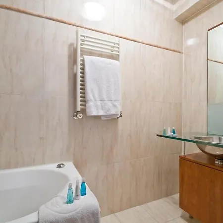 B-aparthotels Louise Aparthotel