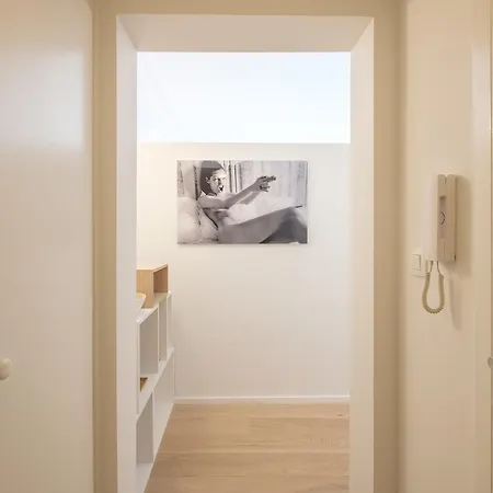Apartman Studio Art Moderne Near Louise/chatelain