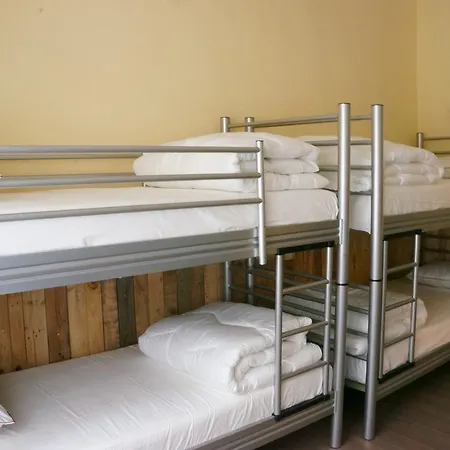 Es Midi Hostal