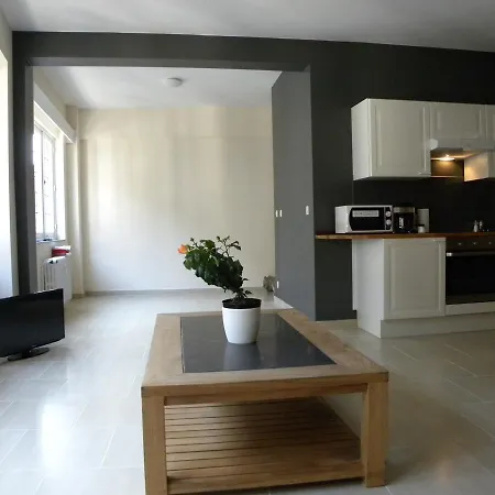 City Center Grand Place Apartment *
