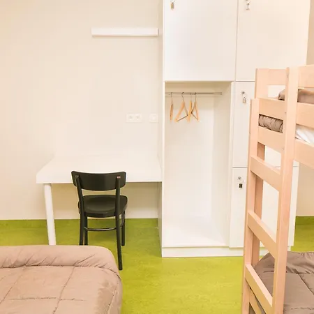 Bruegel Hostel *