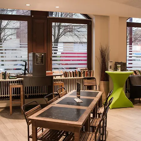 Hi Generation Europe Hostel *