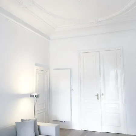 White 2 * Brüsszel