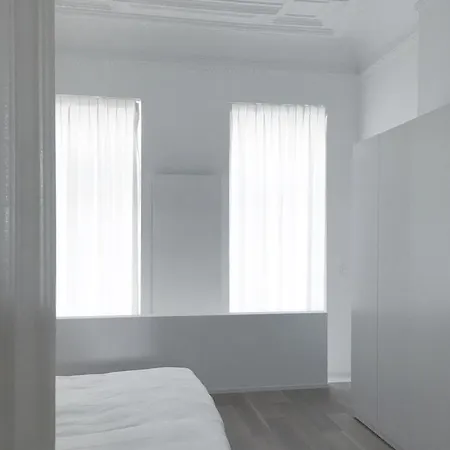White 2 * Brüsszel