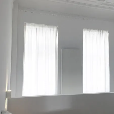 White 2 بروكسل