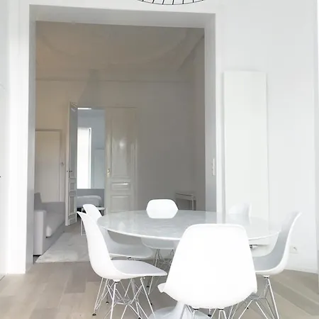 White 2 Brüsszel