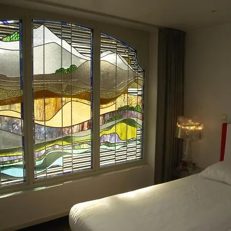 Hotel Monty Small Design