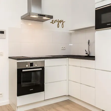 Michel Ange Halldis Apartment *