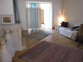 Livourne -  1 Bedroom Apartment, 1st Floor מלון