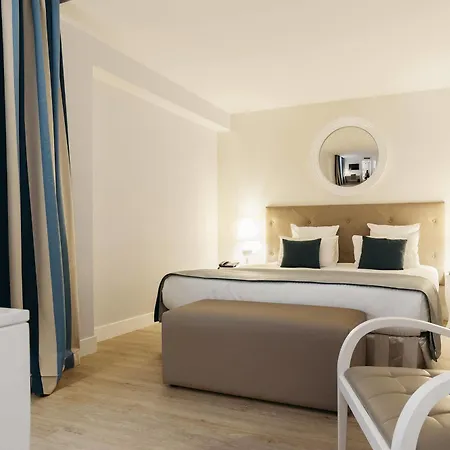 Catalonia Grand Place 4*