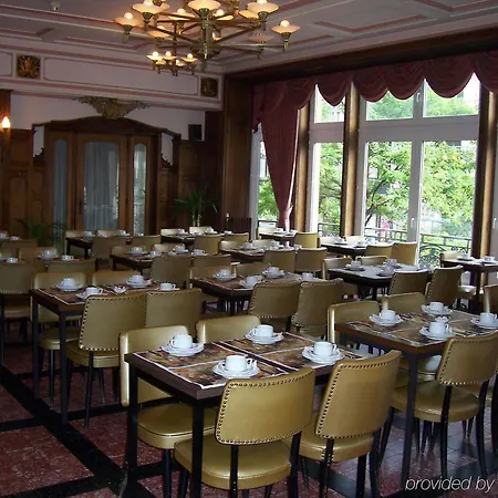 Manhattan Hotel *