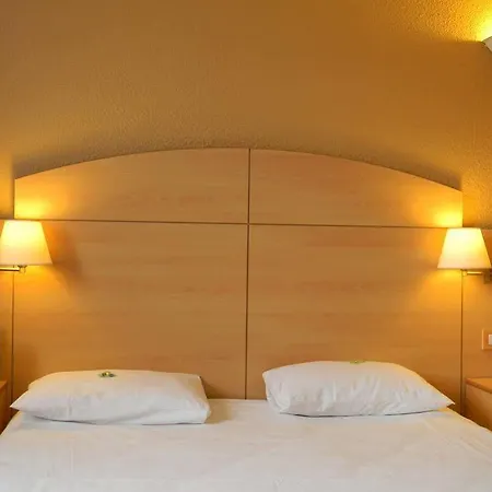 Hotel Campanile Drogenbos 3*